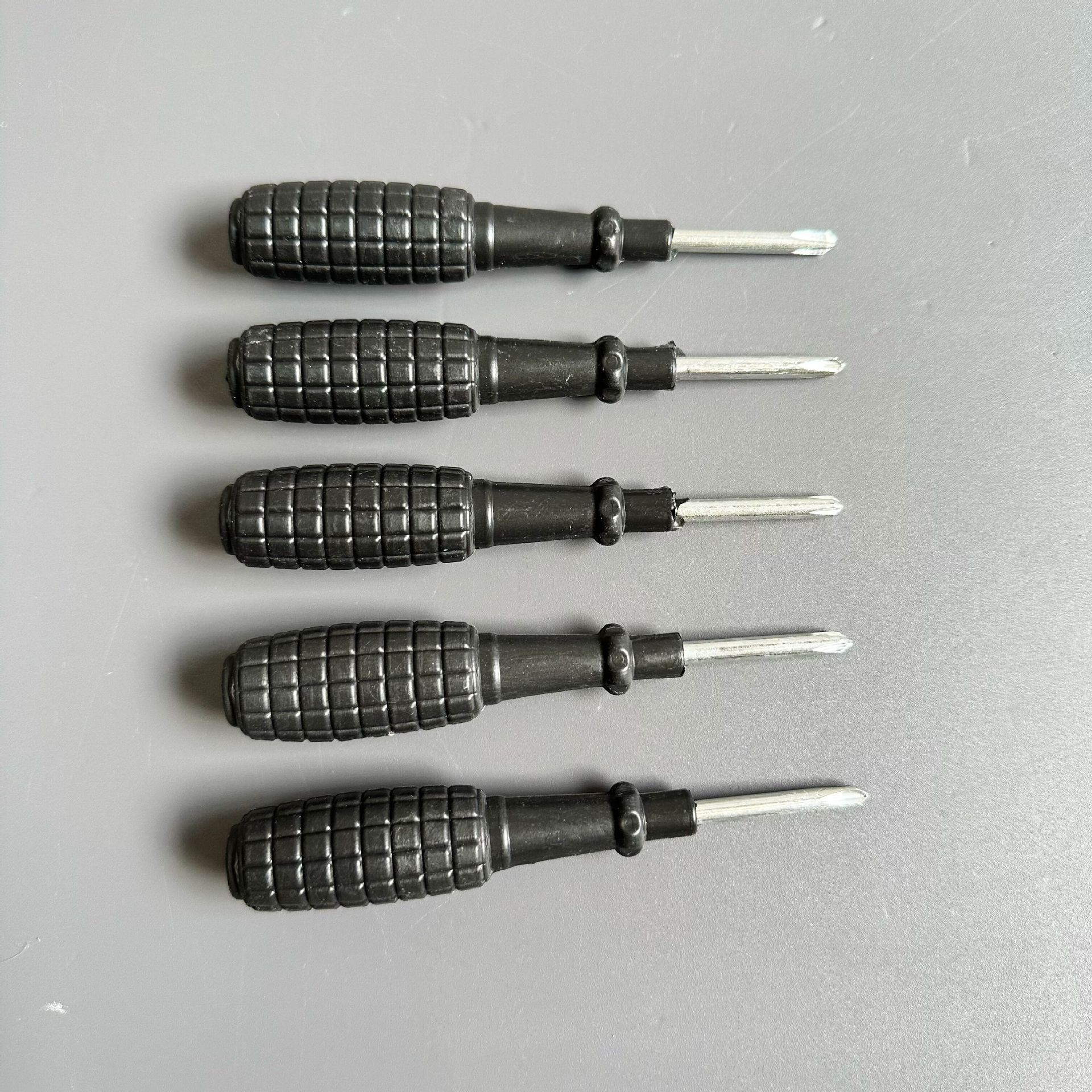 3-inch black-handled small hand grenade screwdriver manufacturer offers a one-time gift of 4.0 plum blossoms for cross-head screwdrivers in stock Specification drawing