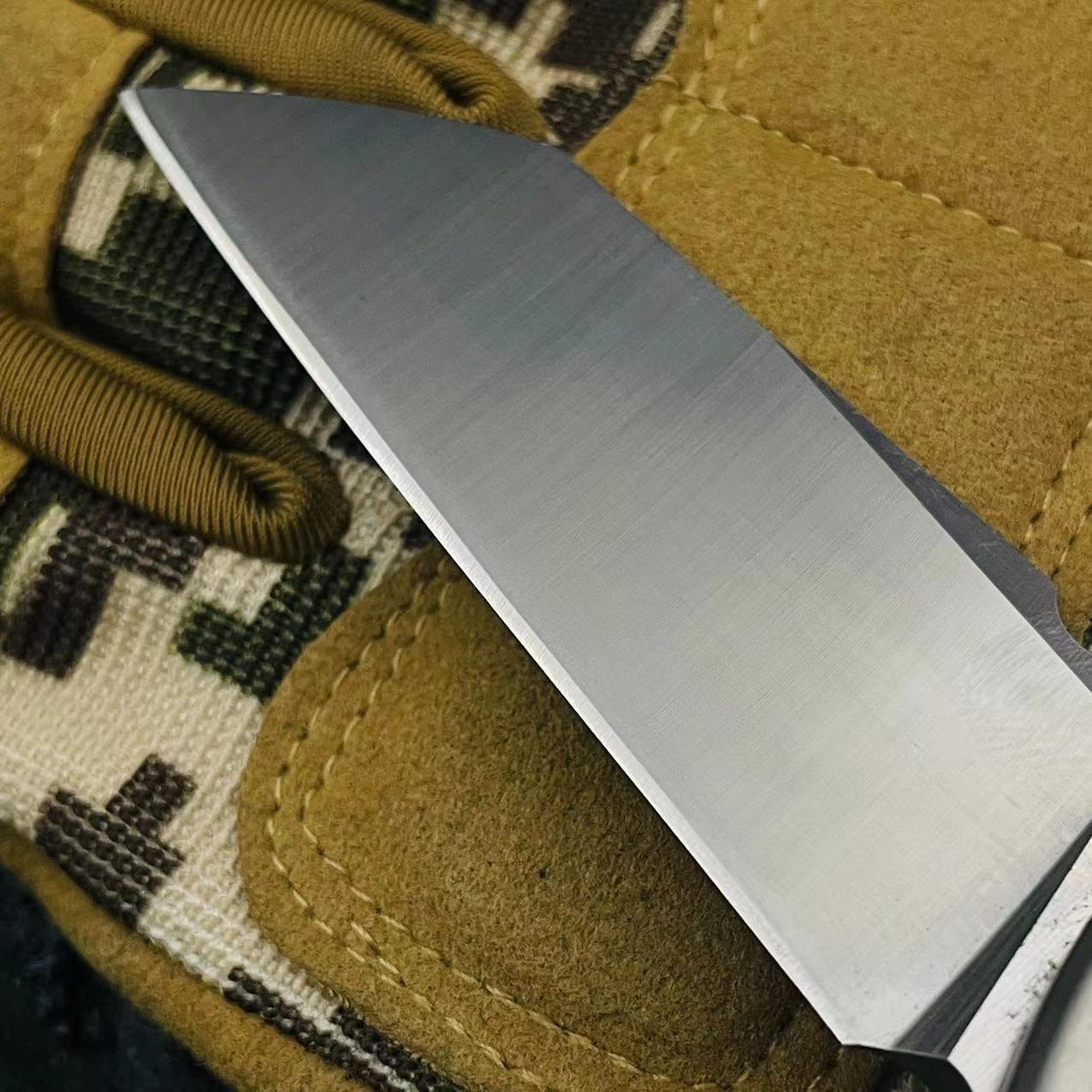 【 Silver Armor Small Folding Knife 】 Hot all-metal small folding knife, portable, high hardness, sharp, wholesale price fruit knife Item Picture