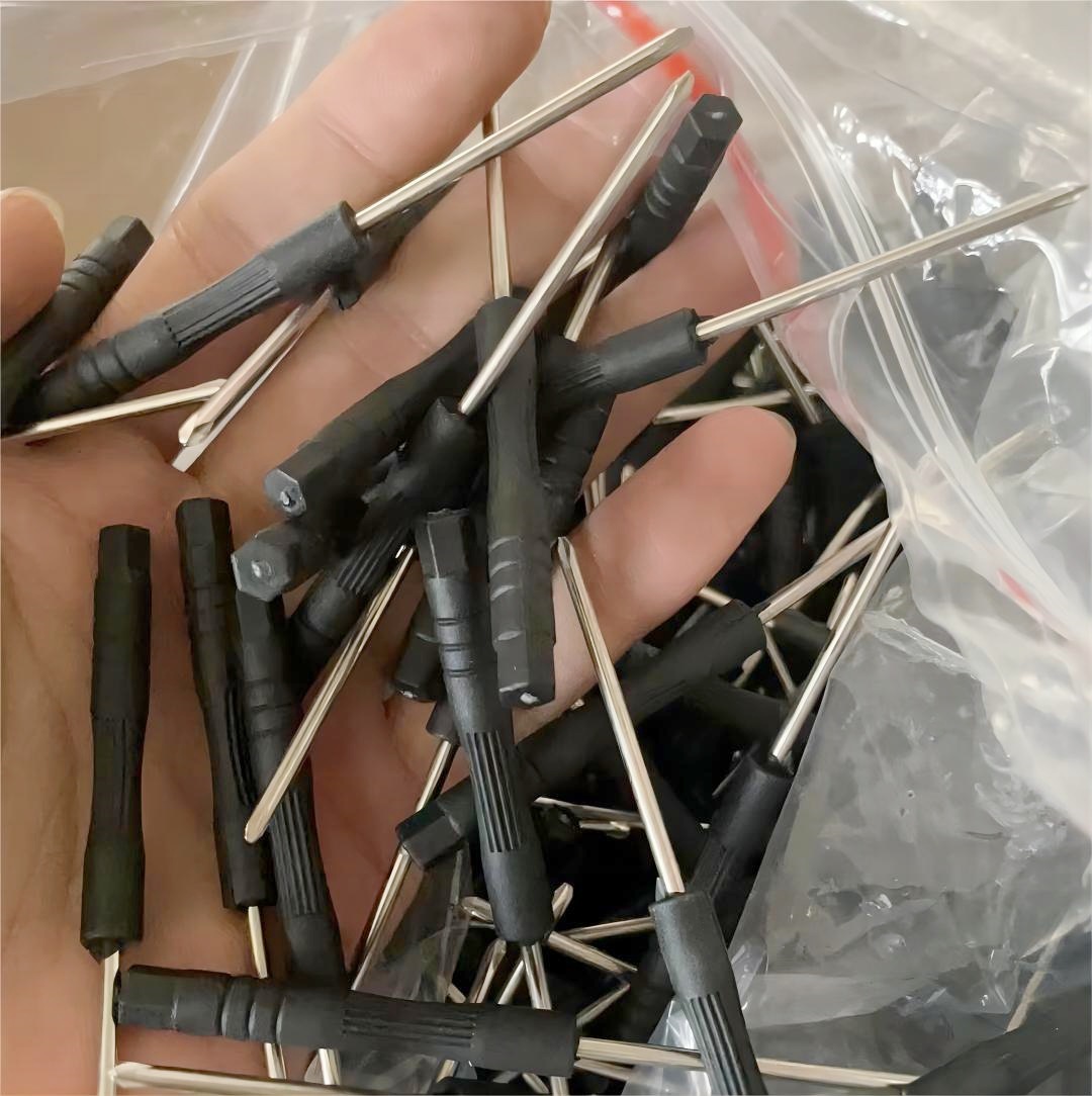 Factory direct supply 2.0 cross mini screwdriver 80mm, toy delivery, screwdriver, mobile phone disassembly screwdriver Application Scenario