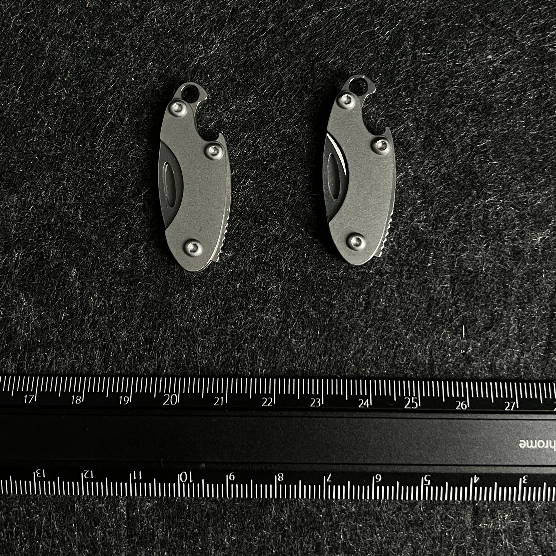 Small olive stainless steel mini folding knife with bottle opener, portable keychain pendant, sharp knife for opening packages Application Scenario
