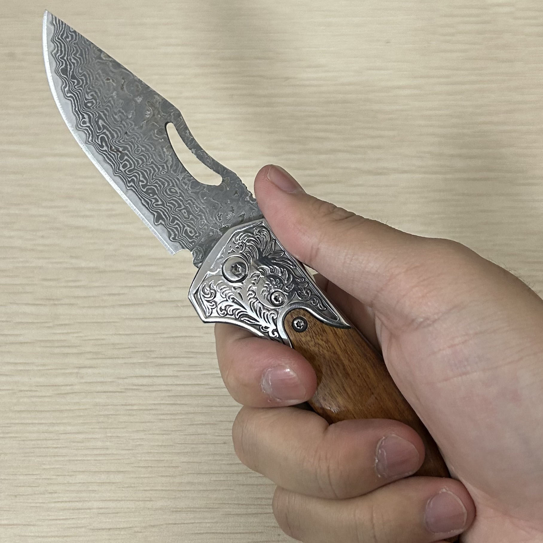 Junzhuo Outdoor Folding knives, high-hardness folding knives, camping collection gifts, colored wooden handle knives, foldable knives Item Picture