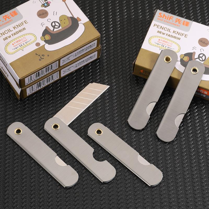 Carbon steel folding knives, student cultural supplies, folding paper cutters, folding knives, utility knives, pen sharpeners wholesale full figure