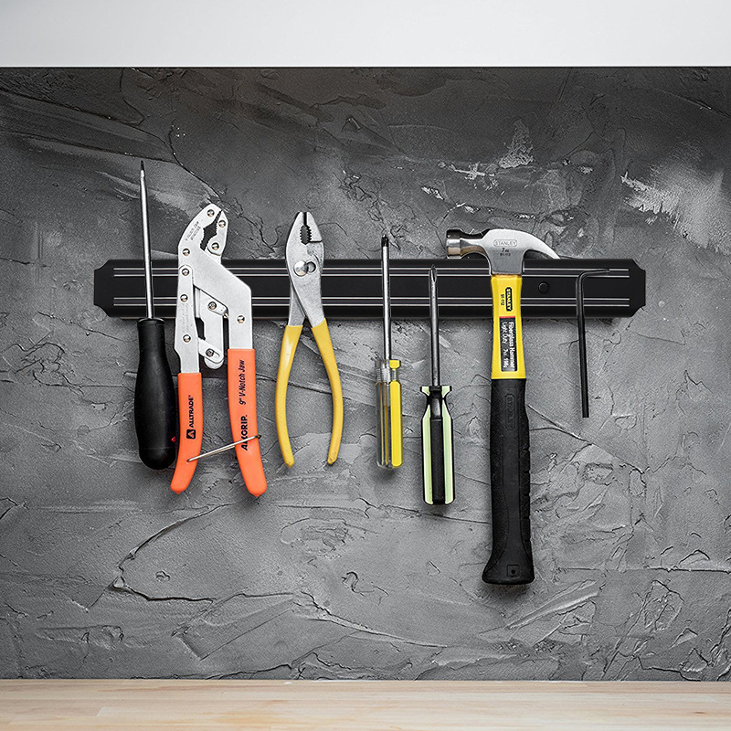 In-stock kitchenware racks, magnetic knife racks, stainless steel household magnetic knife racks, perforated wall-mounted magnetic knife racks full figure