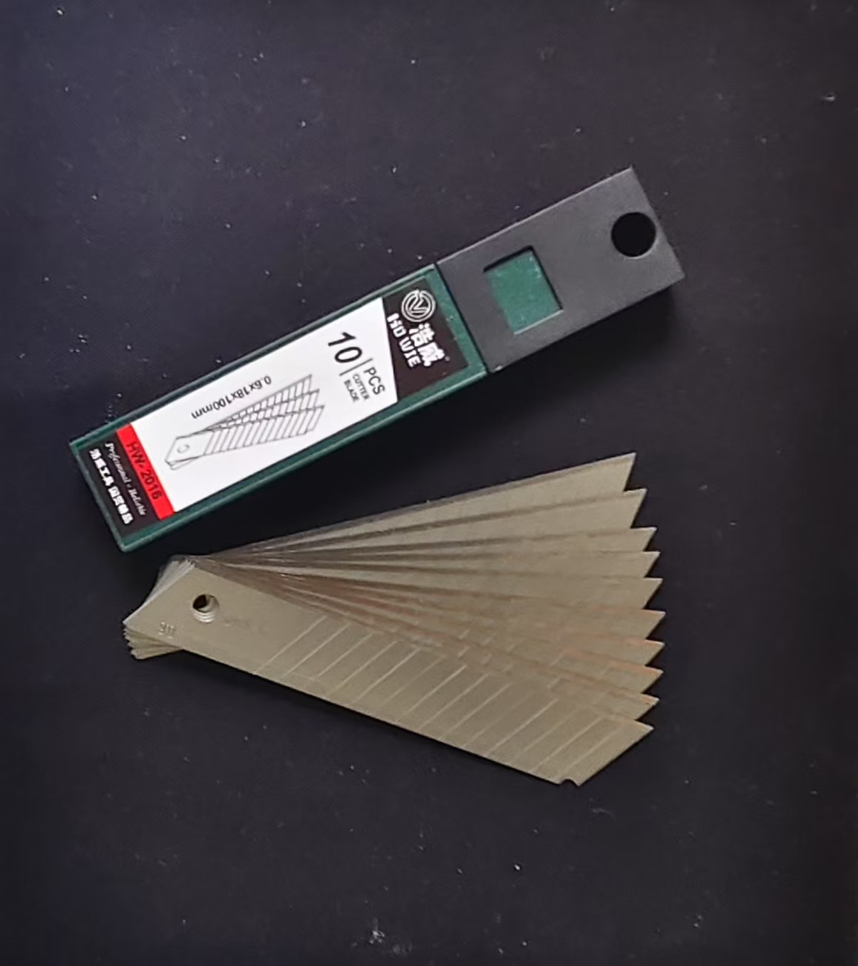 Factory direct sales of utility knife holders, large industrial-grade self-locking tool knives, thickened, durable and heavy-duty undefined