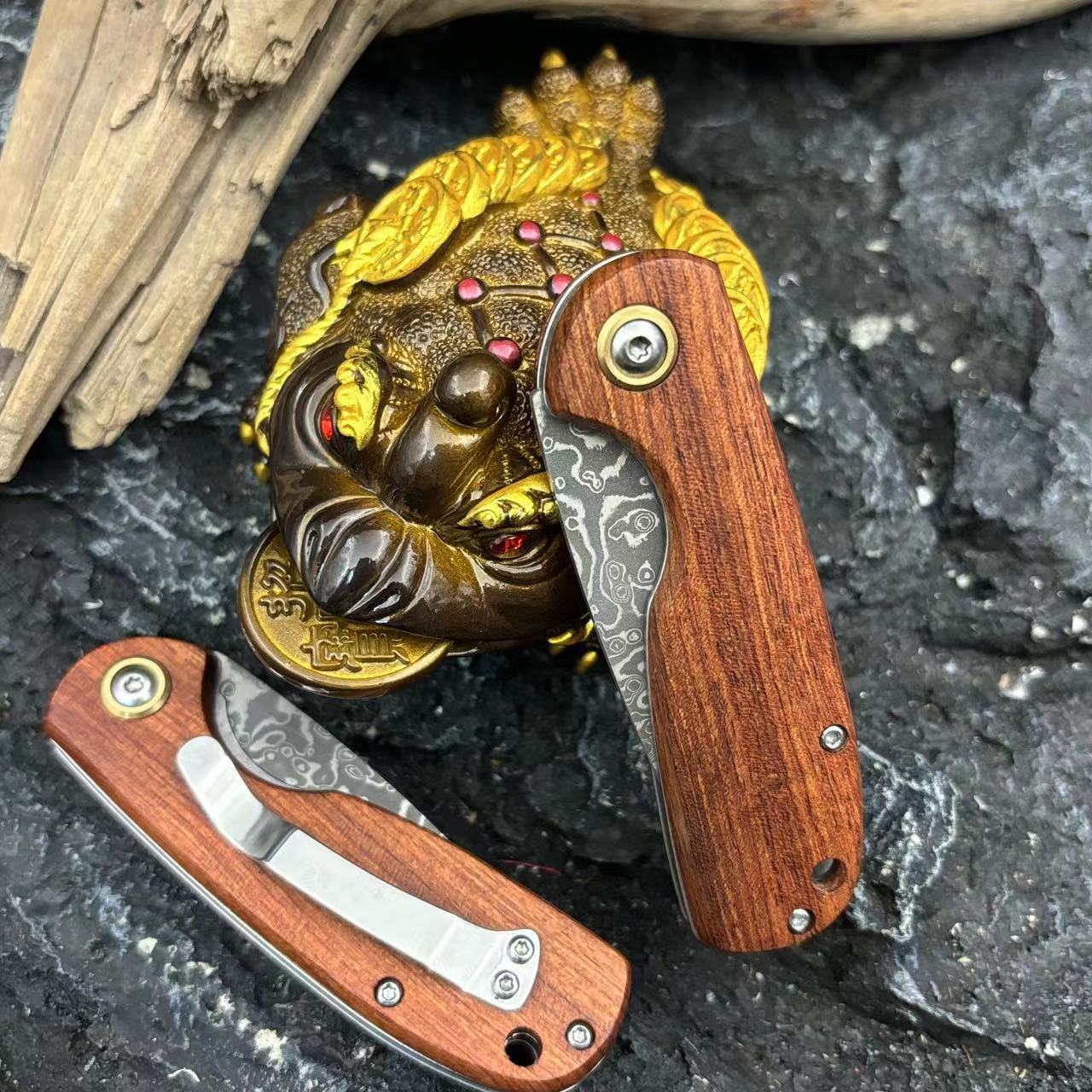 Factory wholesale new product [Golden Toad] Damascus steel outdoor household folding knife, camping self-defense sharp Fruit knife Specification drawing
