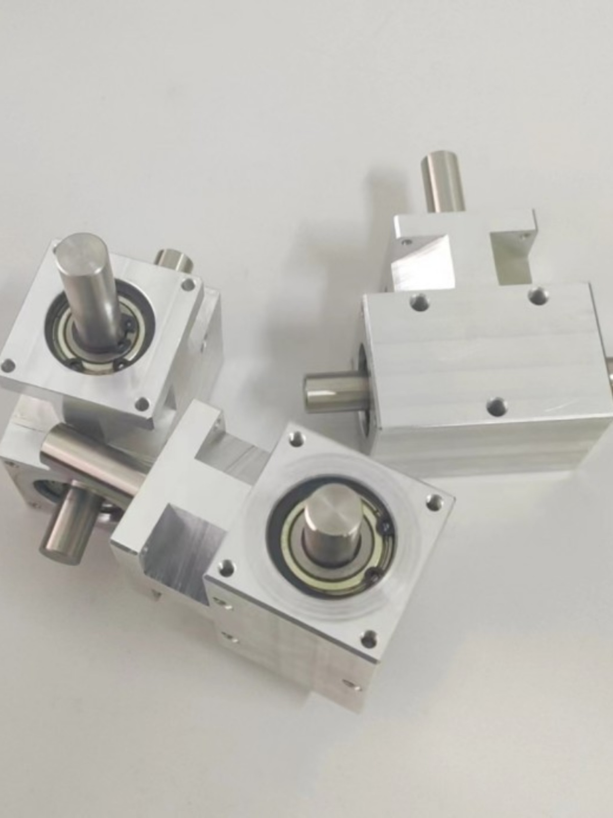 I small corner changer 90-degree 1:1 spiral bevel gear shaft 12mm co-rotating dual output shaft differential assembly gear Application Scenario