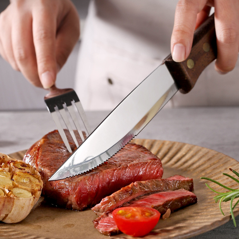 Amazon Hotel Home stainless steel kitchenware and tableware, Sabri handle steak knife, semi-serrated steak knife Application Scenario