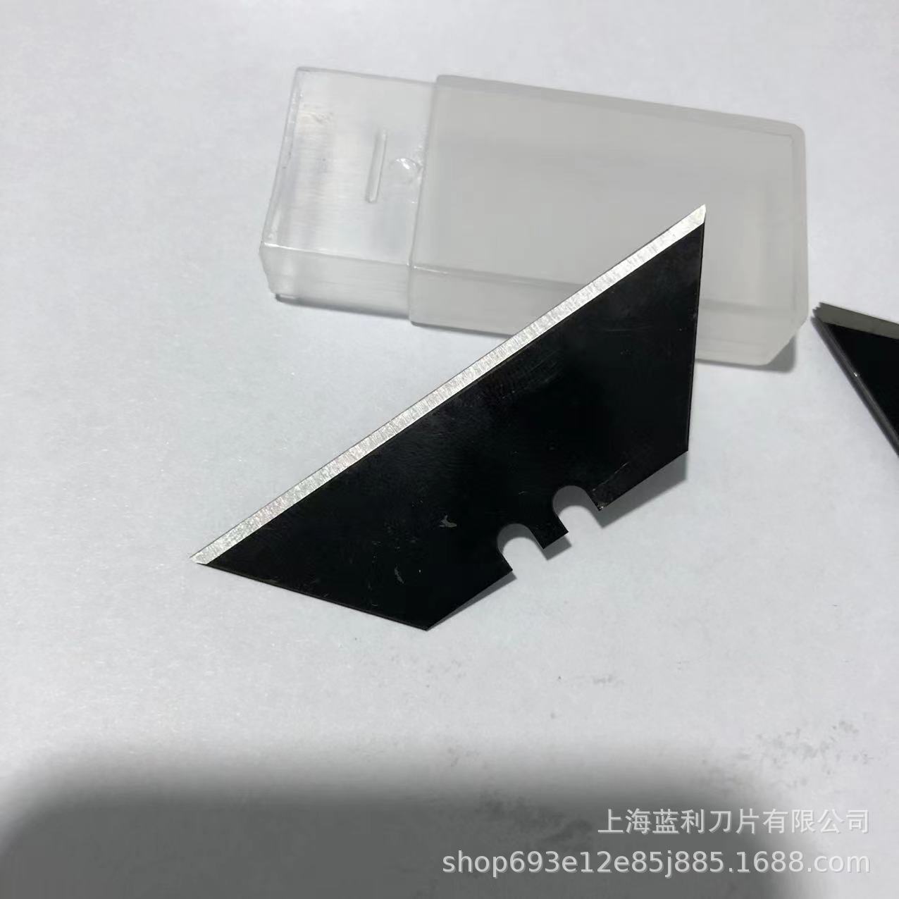 Folding utility knife with black blade replacement, industrial wallpaper cutting knife, heavy-duty thickened trapezoidal paper cutting knife Item Picture