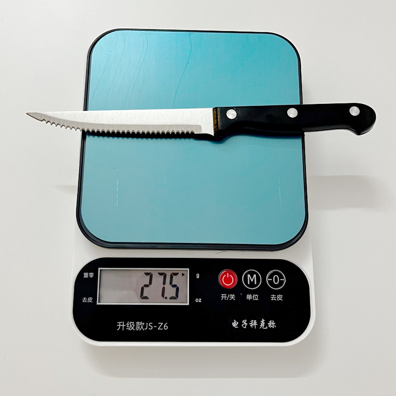Cross-border best-selling serrated steak knife, stainless steel steak cutting knife, hotel and Western restaurant special knife, plastic handle Application Scenario