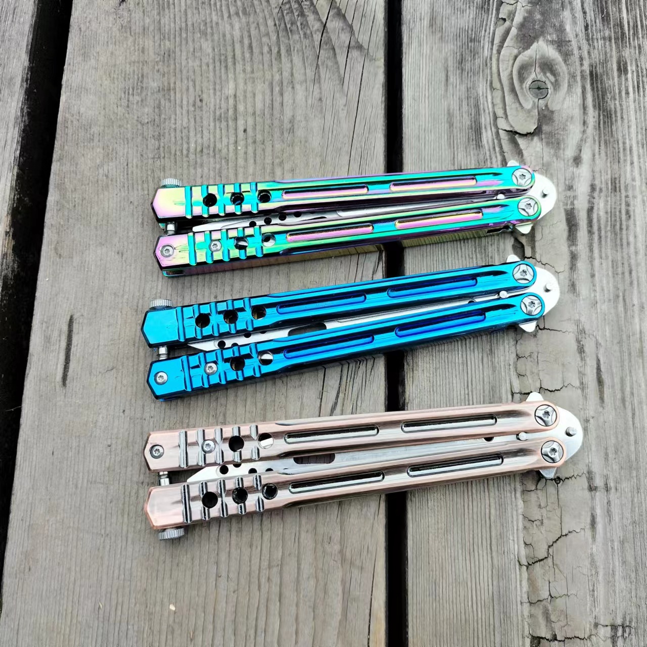 Dejia high-quality zinc alloy one-piece die-cast handle butterfly knife CSGO practice knife, unsharpened training knife Application Scenario
