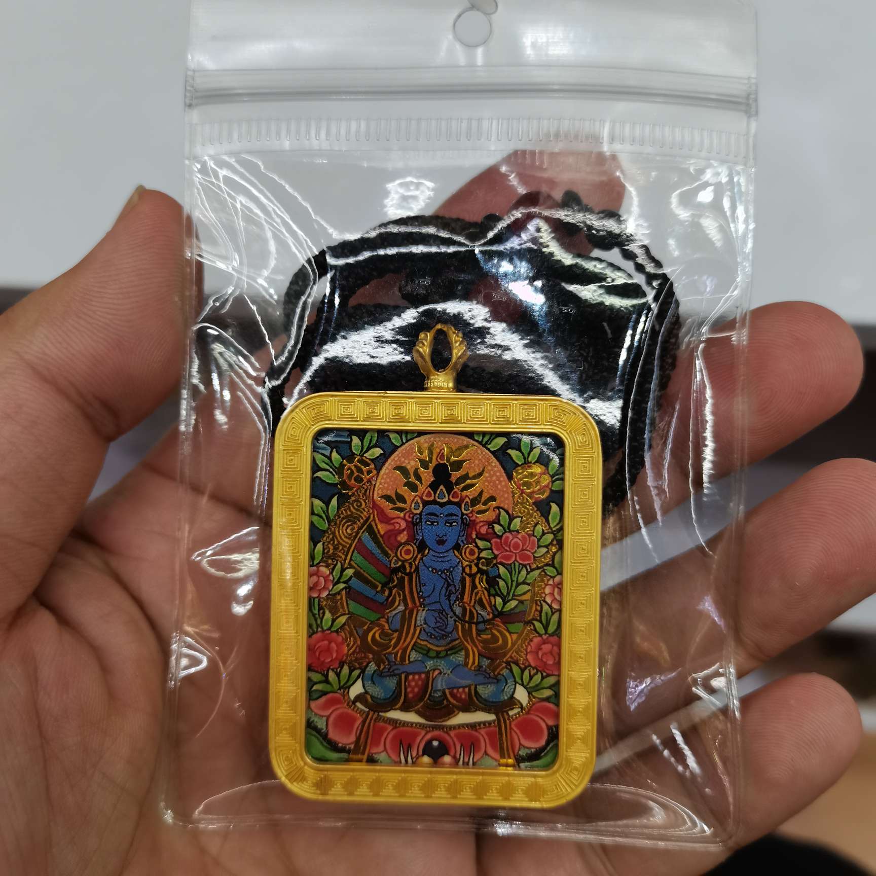 The Gau box Thangka paper core, Guanyin Bodhisattva, green Tara, blue Medicine Master, worn for peace and wealth detail image 10