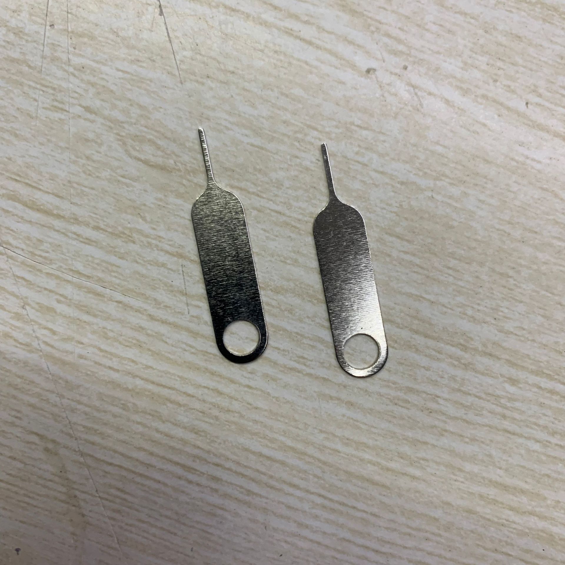 Universal mobile phone SIM card remover, SIM card remover, mobile phone accessory, mobile phone repair tool, SIM card remover is suitable for all kinds of mobile phones undefined