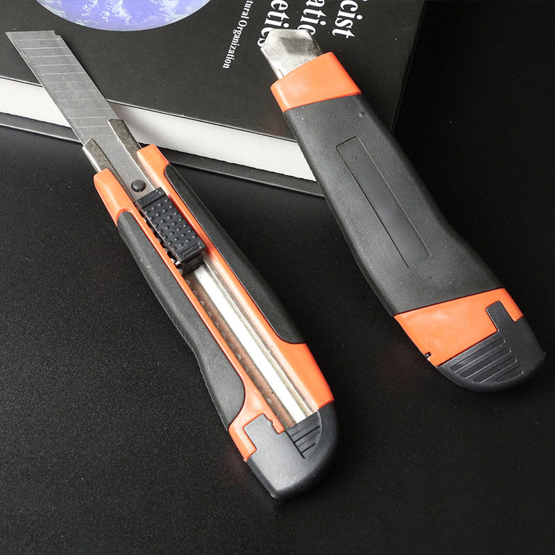 Art knife, wallpaper knife, large paper cutter, small knife, express box opener, magic knife, tool, art knife, industrial knife Application Scenario