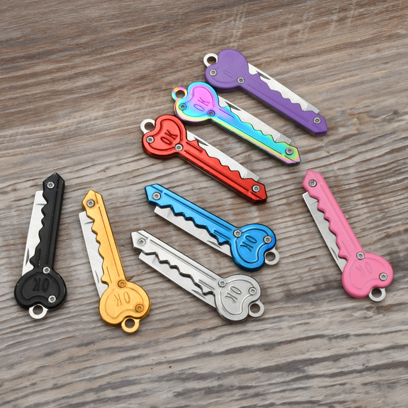 The manufacturer supplies multi-functional outdoor folding knives, portable pocket survival keys, small knives and gift knives details Picture