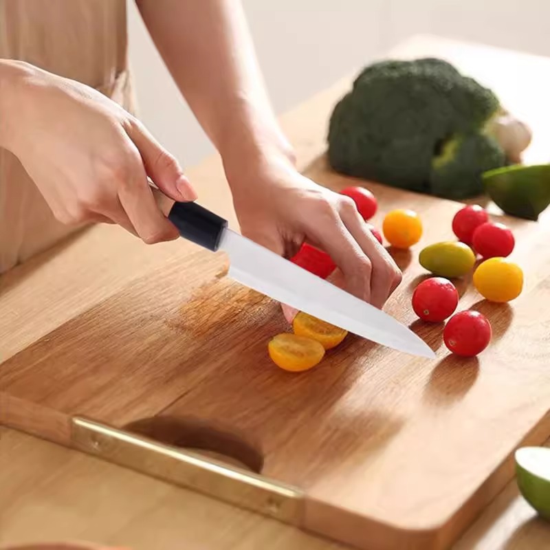Cross-border Japanese-style steel forged small kitchen knives, bread knives, butcher knives, kitchen chef knives, slicing knives, stainless steel wholesale sets of knives Application Scenario