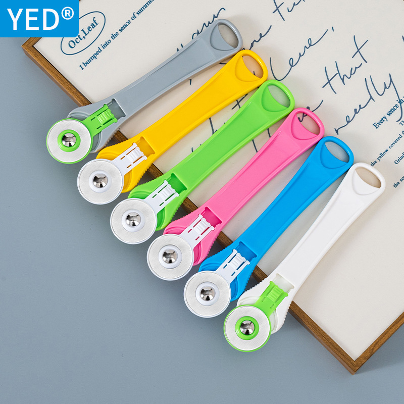 Factory direct sales of YED 28mm rotating roller fabric knife, fabric cutting roller knife, flat rubber band 28mm fabric splicing roller knife Application Scenario