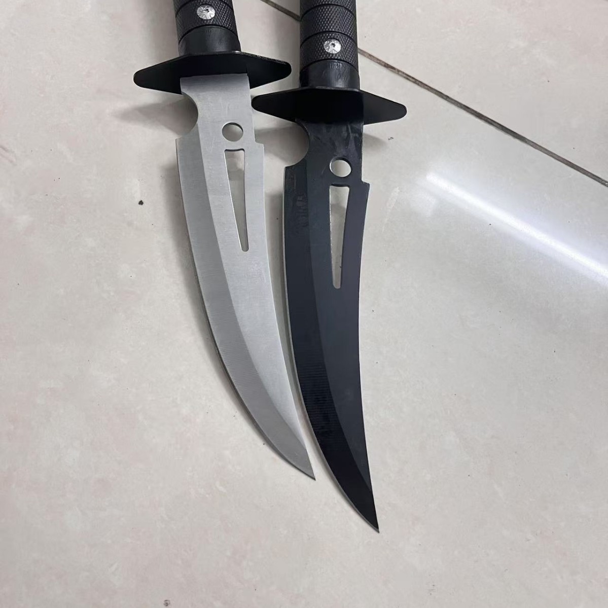 In-stock outdoor survival high-hardness self-defense portable knives, special operations tactical small straight knives, camping survival knives, fruit knives Application Scenario