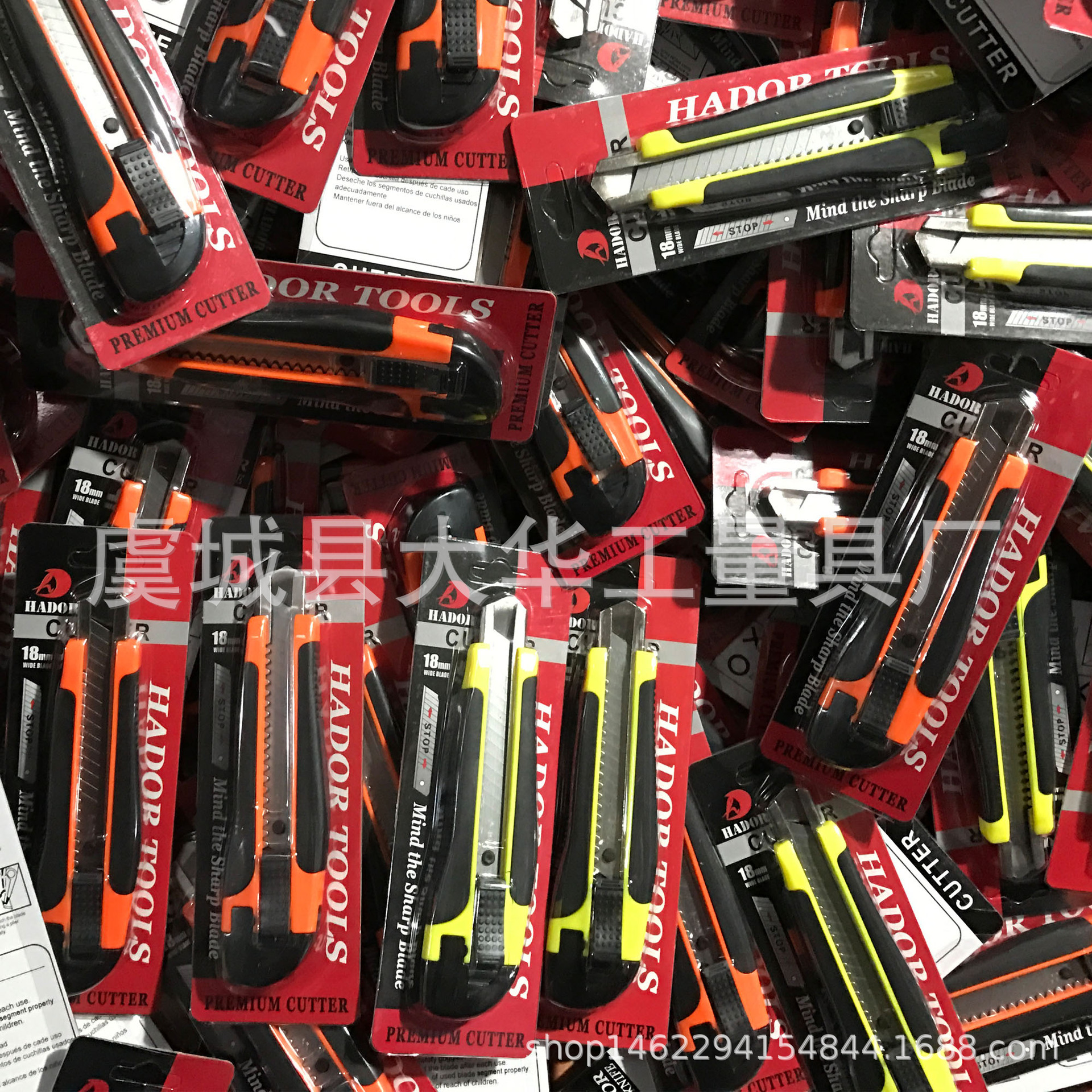 Factory direct sales: 286 18mm large utility knife holder, wallpaper knife, paper cutter, medium knife, tools 902-1 Application Scenario