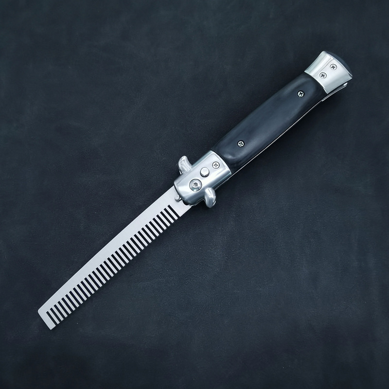 Portable spring comb, American-style oil comb, portable comb, automatic hair styling comb, outdoor pocket comb, ornamental knife Application Scenario