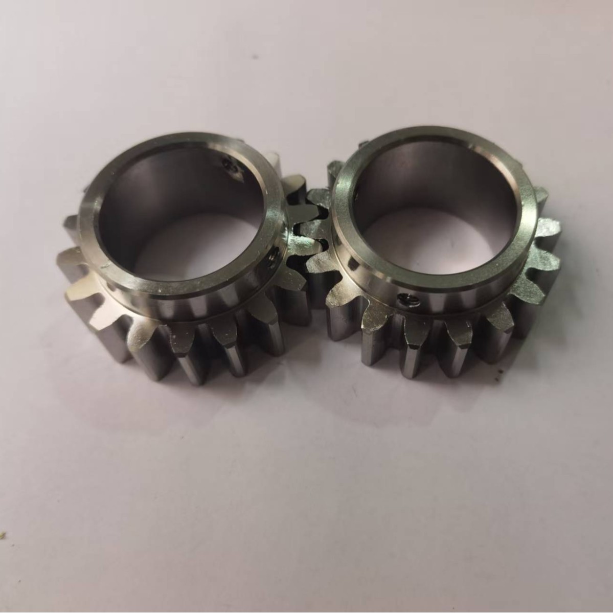 We supply stainless steel gears, precision mechanical transmission parts, industrial gears, non-standard gear tables and wheels, and 45 # steel gears details Picture