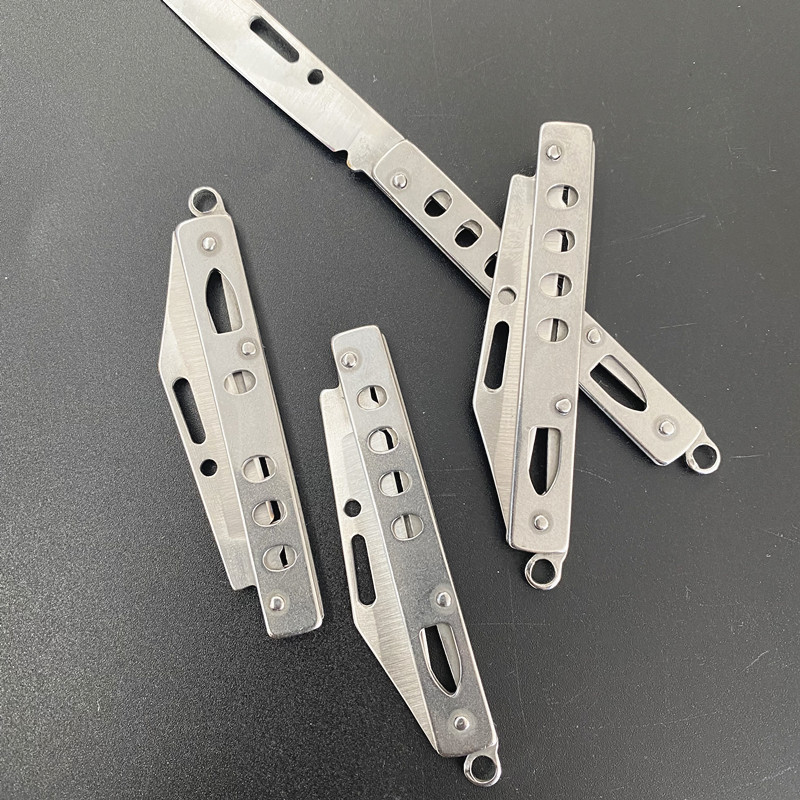 Foldable small steel knife with holes, portable knife, 1-yuan store, 2-yuan store wholesale supply Specification drawing