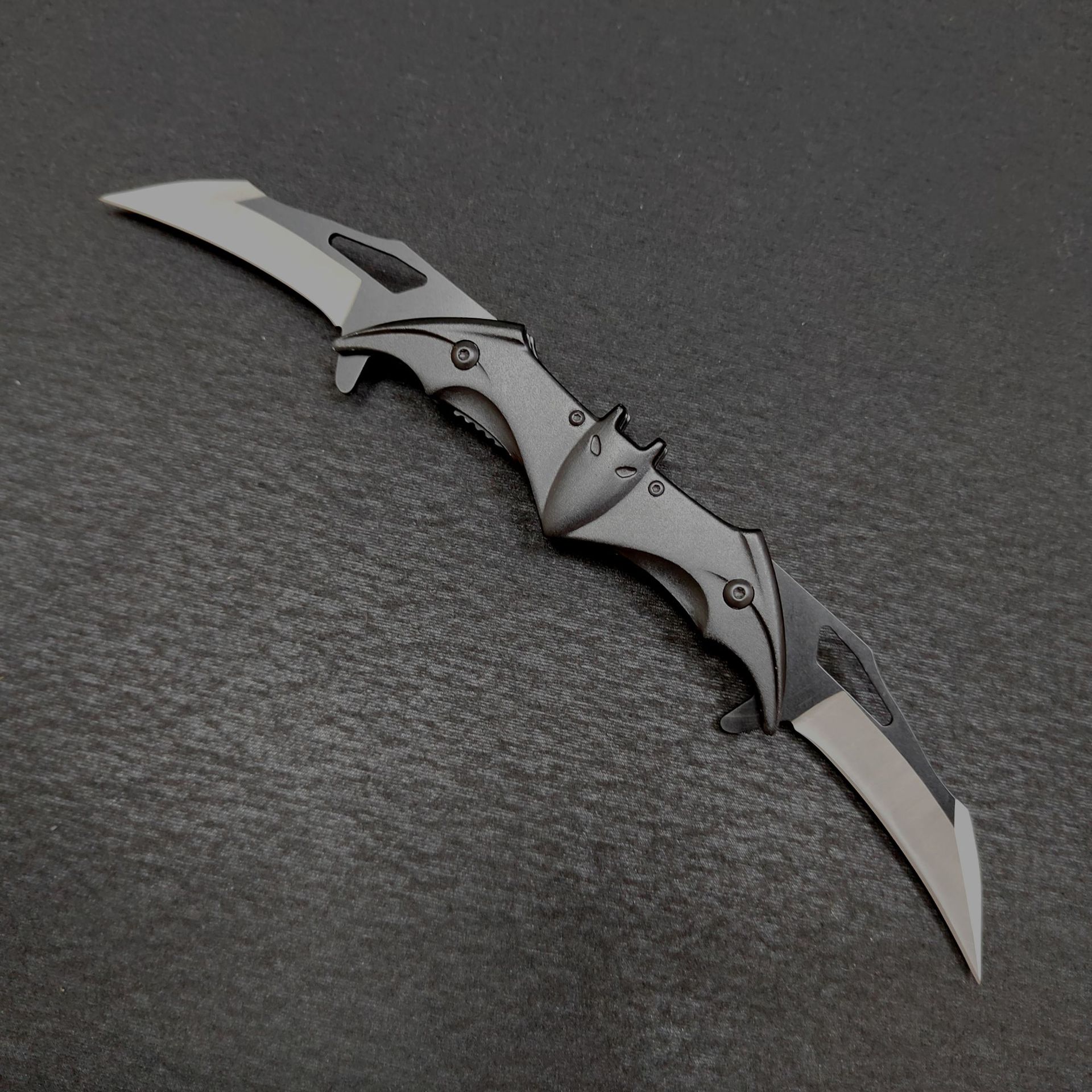 Cross-border exclusive creative outdoor butterfly folding knife, bat knife, aluminum pocket knife, folding knife, multi-functional folding knife, eagle claw knife undefined