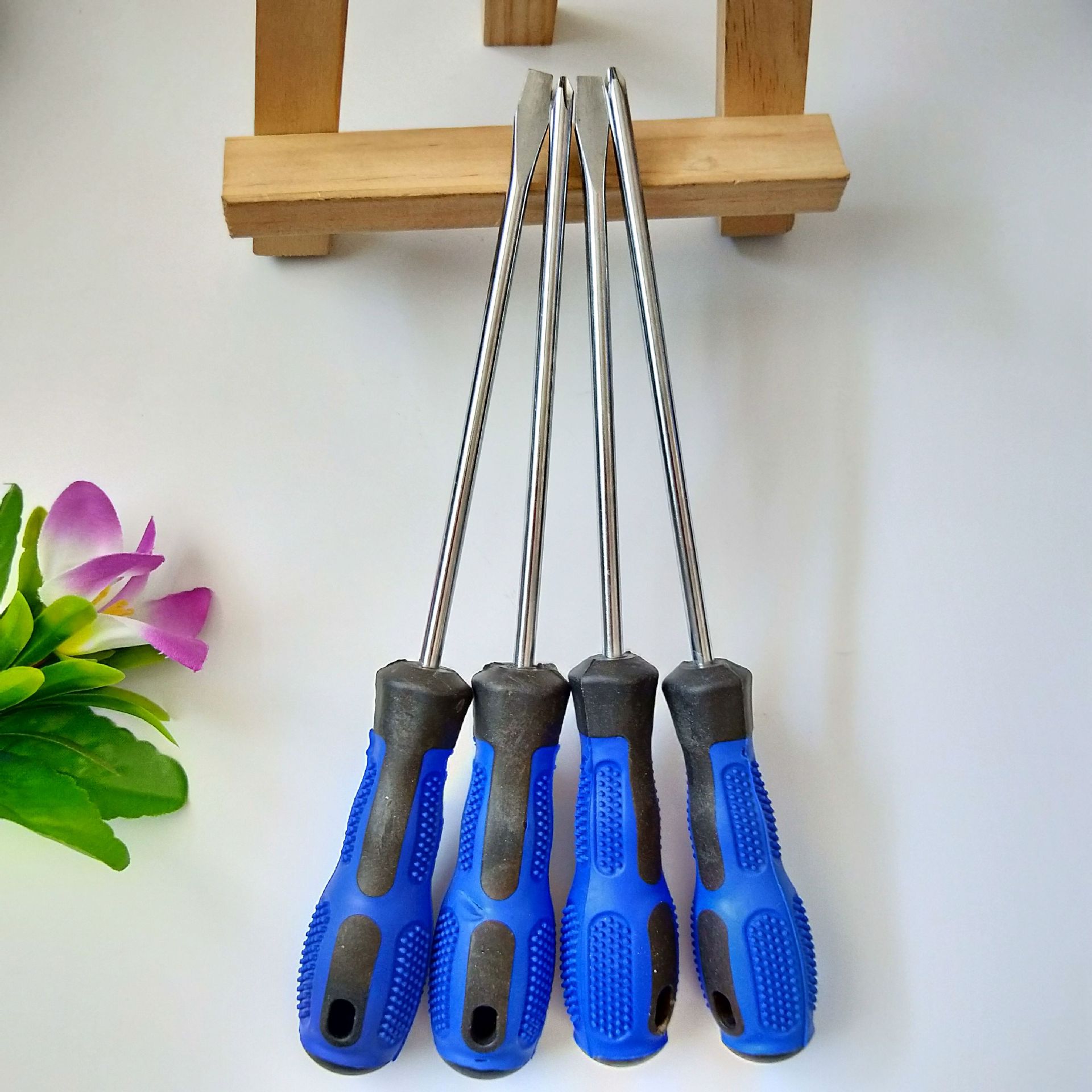 Long-handled screwdrivers, cross-head screwdrivers, 6-inch force screwdrivers, 1 yuan and 2 yuan wholesale supply Application Scenario
