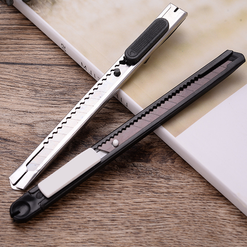 Small stainless steel utility knife, portable and detachable office supplies, metal paper cutter, student stationery, hand tool knife full figure