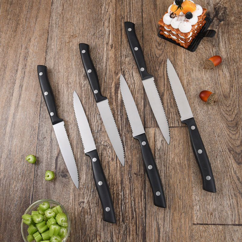 Yangjiang recommends sharp steak knives, popular European-style Western food knife sets, household steak knives, serrated knives Application Scenario