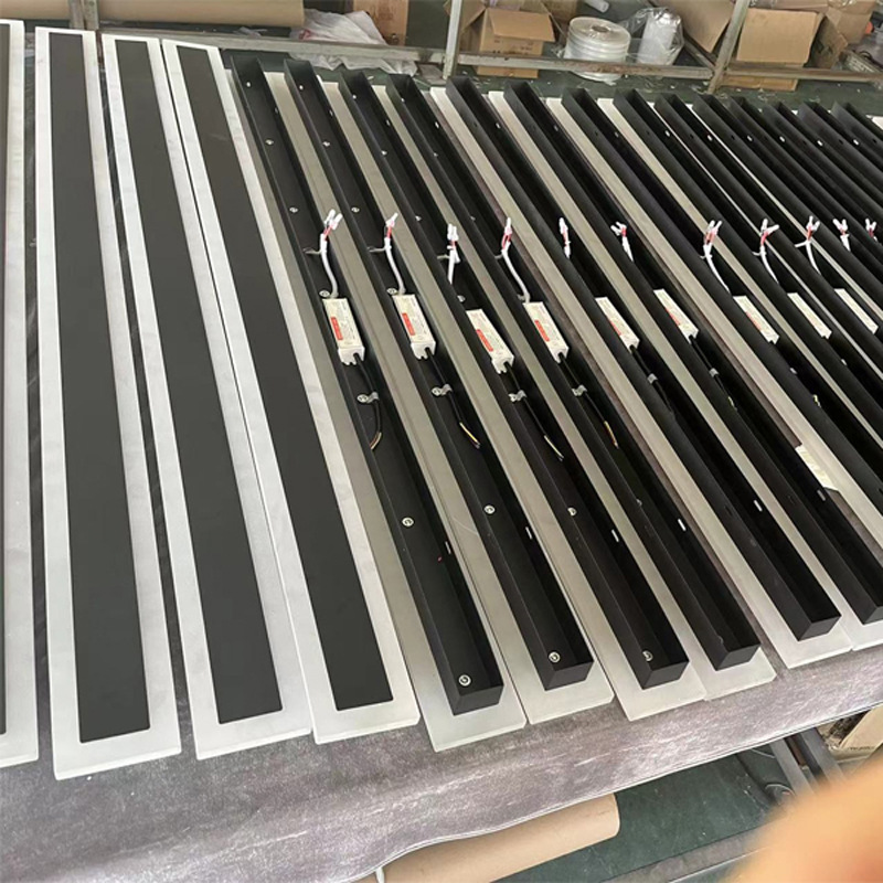 Solar-powered outdoor long strip wall lamps, waterproof outdoor IP65 strip lights, hotel engineering, garden and courtyard wall lighting fixtures Specification drawing