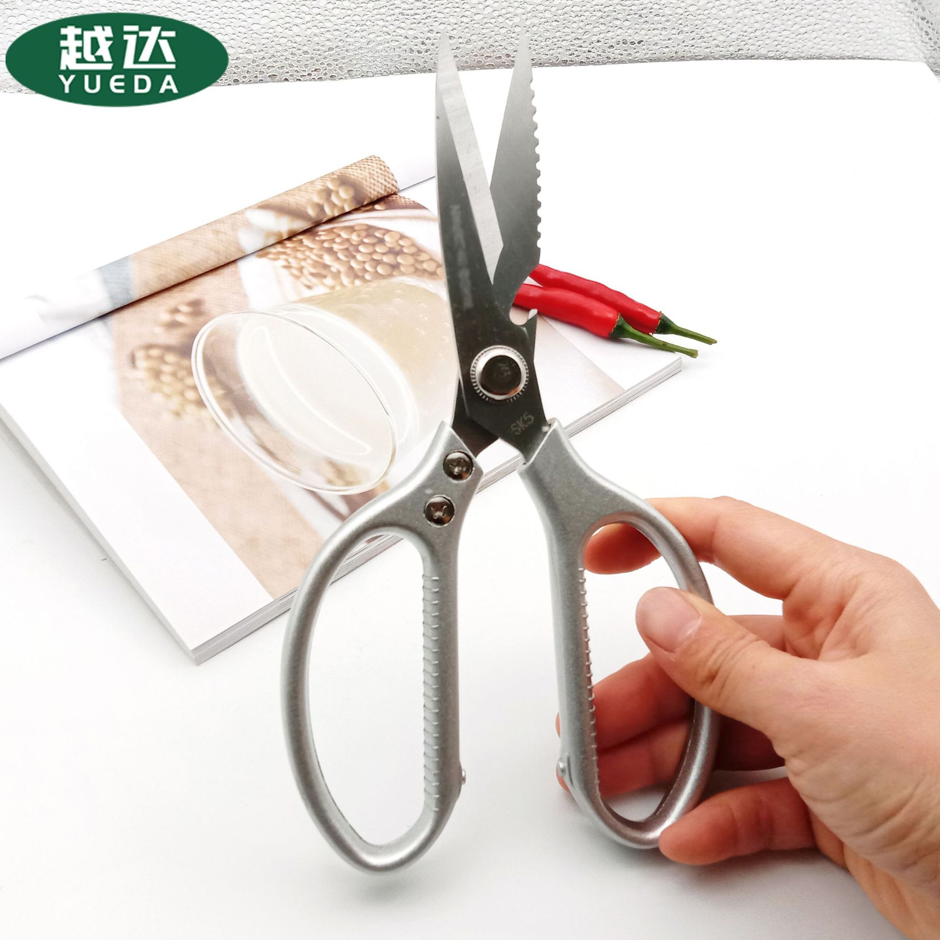 SK5 aluminum handle scissors, multi-functional kitchen scissors, powerful chicken bone scissors, food scissors, stainless steel kitchen scissors, 4th generation scissors full figure