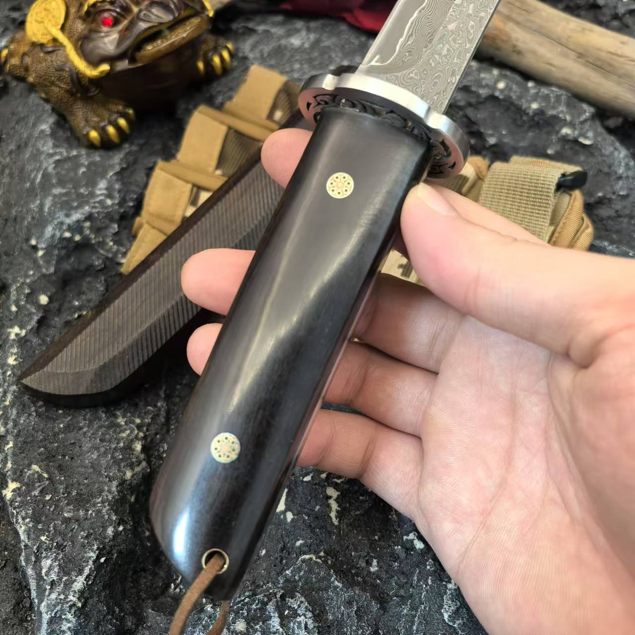 Ebony Damascus VG10 steel outdoor camping and mountaineering high-hardness household multi-functional collectible small straight knife Application Scenario