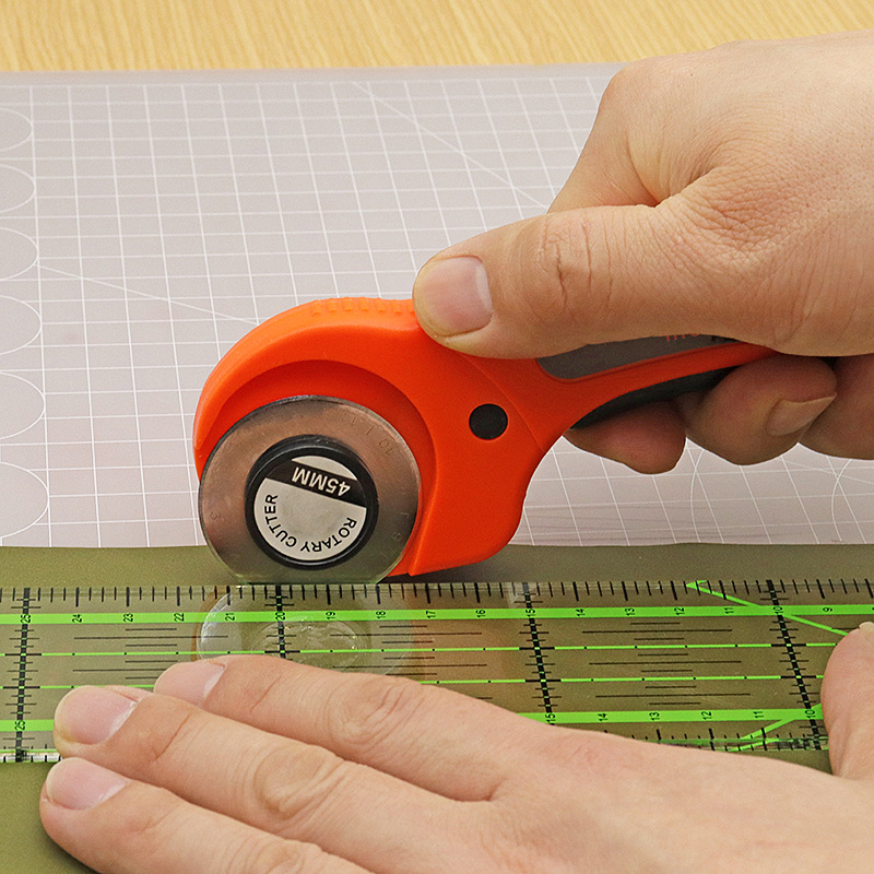 Roller knife for cutting leather fabric and rubber bands, diy45 28mm, hand-pushed cutting tool Specification drawing