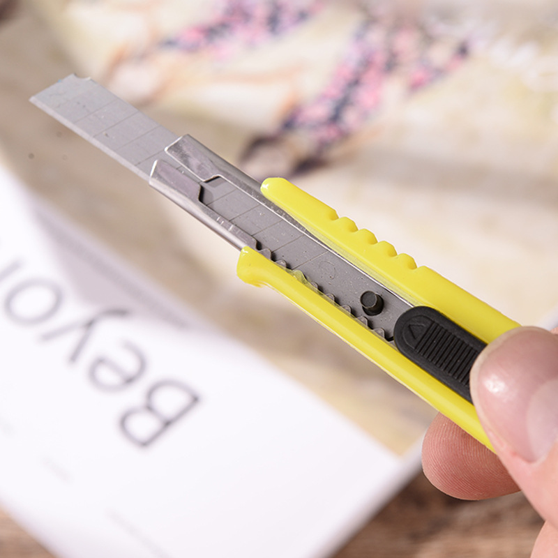 Wholesale of multi-functional large-sized hand-pushed utility knives, colored metal hand-cut paper knives, wallpaper knives and unpacking knives from manufacturers Specification drawing
