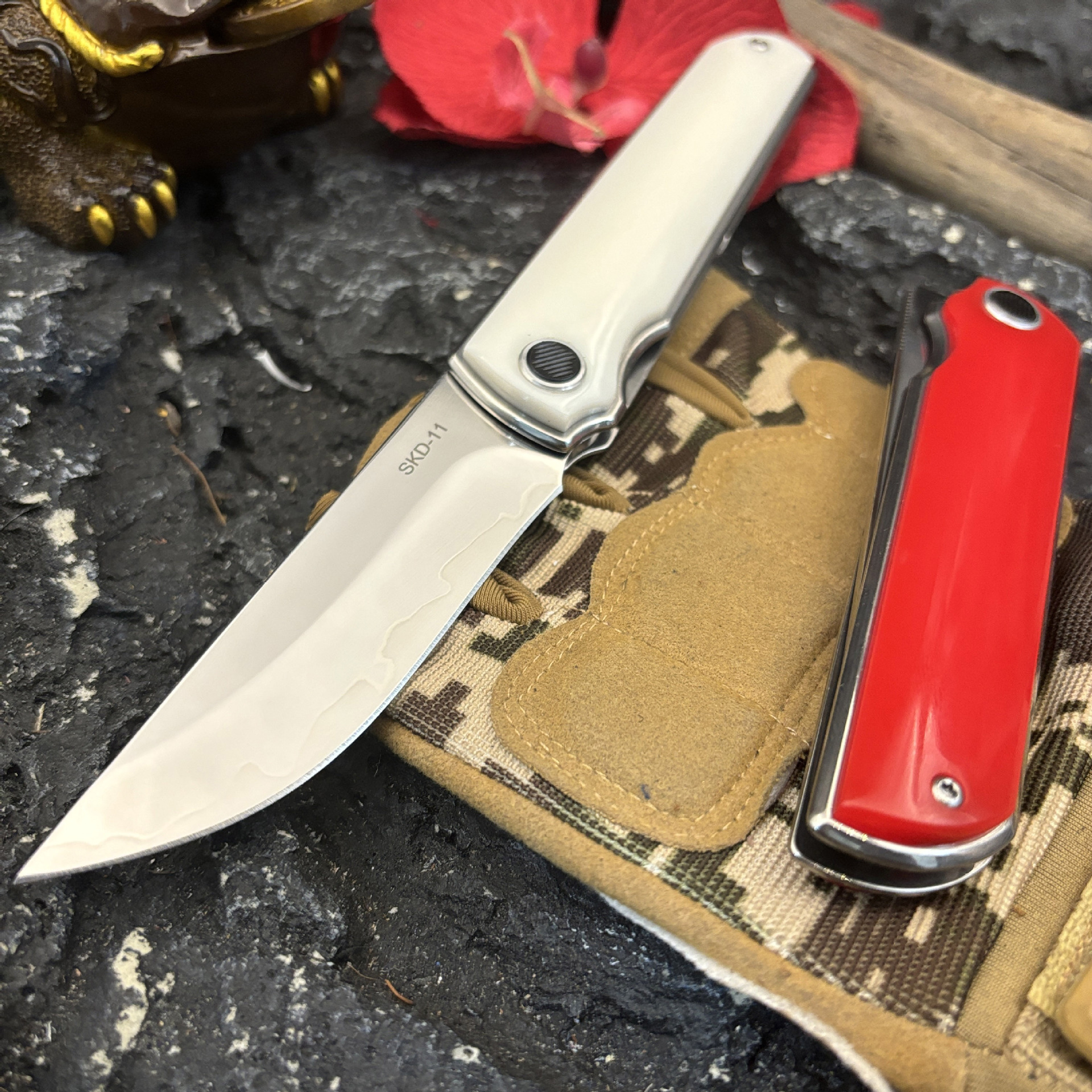 Genuine Sanhe Steel SKD-11 outdoor folding knife, portable for camping in the wild, high-hardness multi-functional fruit knife Application Scenario