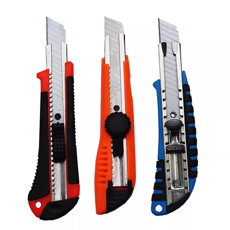 Large wallpaper knife manufacturer, wholesale of large wallpaper knives, thickened industrial paper cutting knives, heavy-duty wholesale Application Scenario