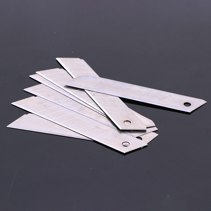 Hardware tools: Household utility knife 0.5mm wide, wallpaper knife 18mm long, express logistics unpacking utility blade Specification drawing