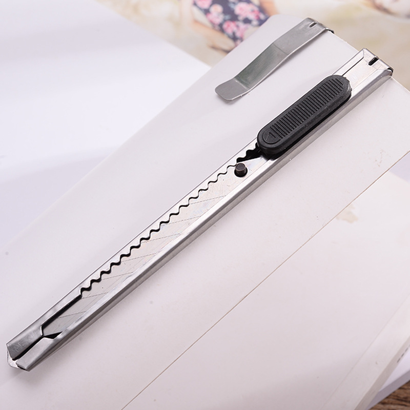 Small stainless steel utility knife, portable and detachable office supplies, metal paper cutter, student stationery, hand tool knife Application Scenario