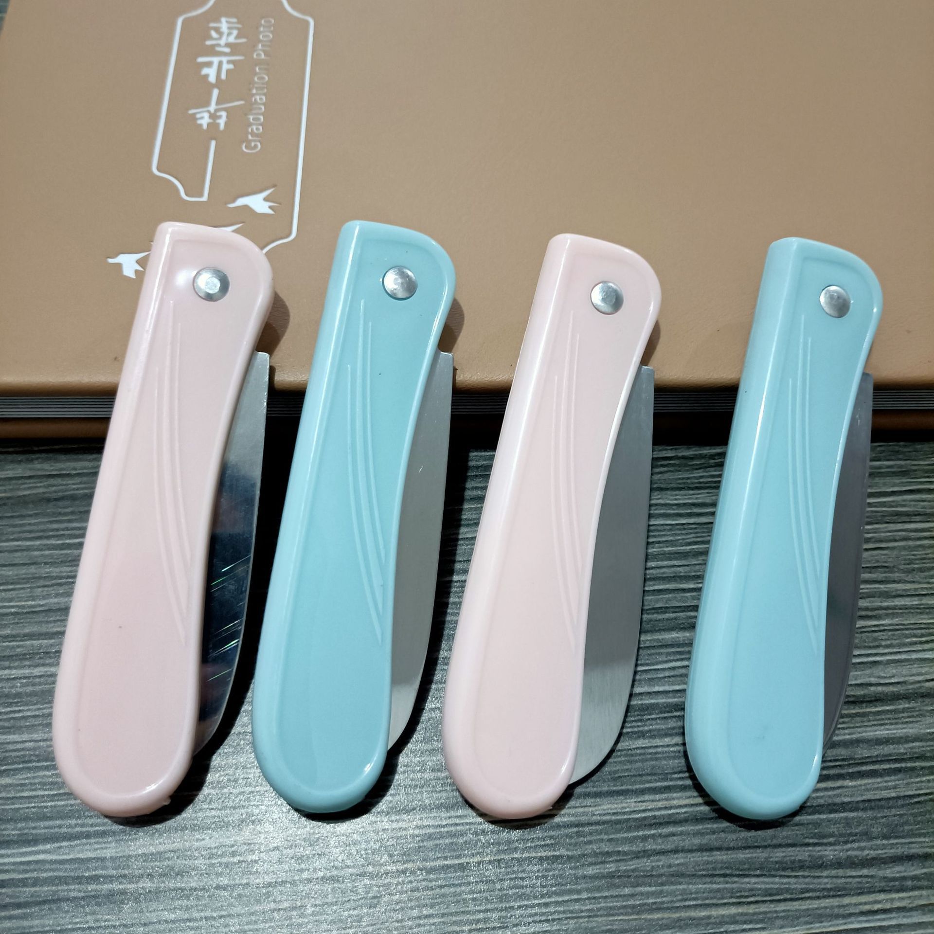 Stainless steel folding fruit knife, household fruit and vegetable cutter, kitchen peeler, student portable fruit and vegetable slitting knife full figure