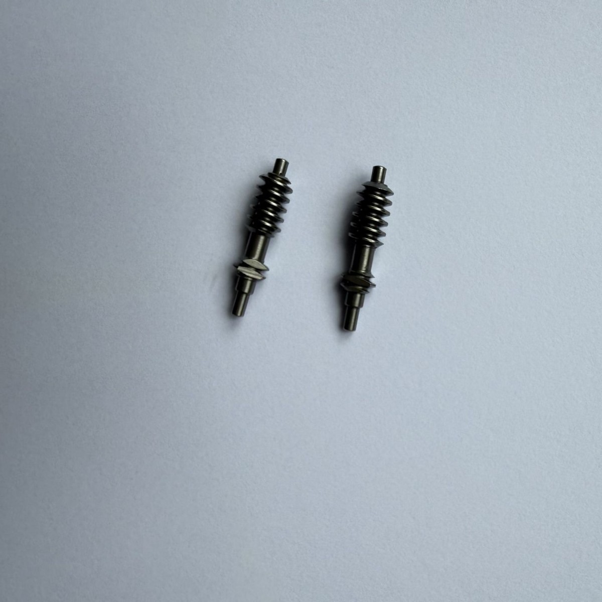 The transmission worm electric folding device has a module of 0.67, 1 head, an outer diameter of 7.6, a length of 34, and can be rotated left or right Item Picture