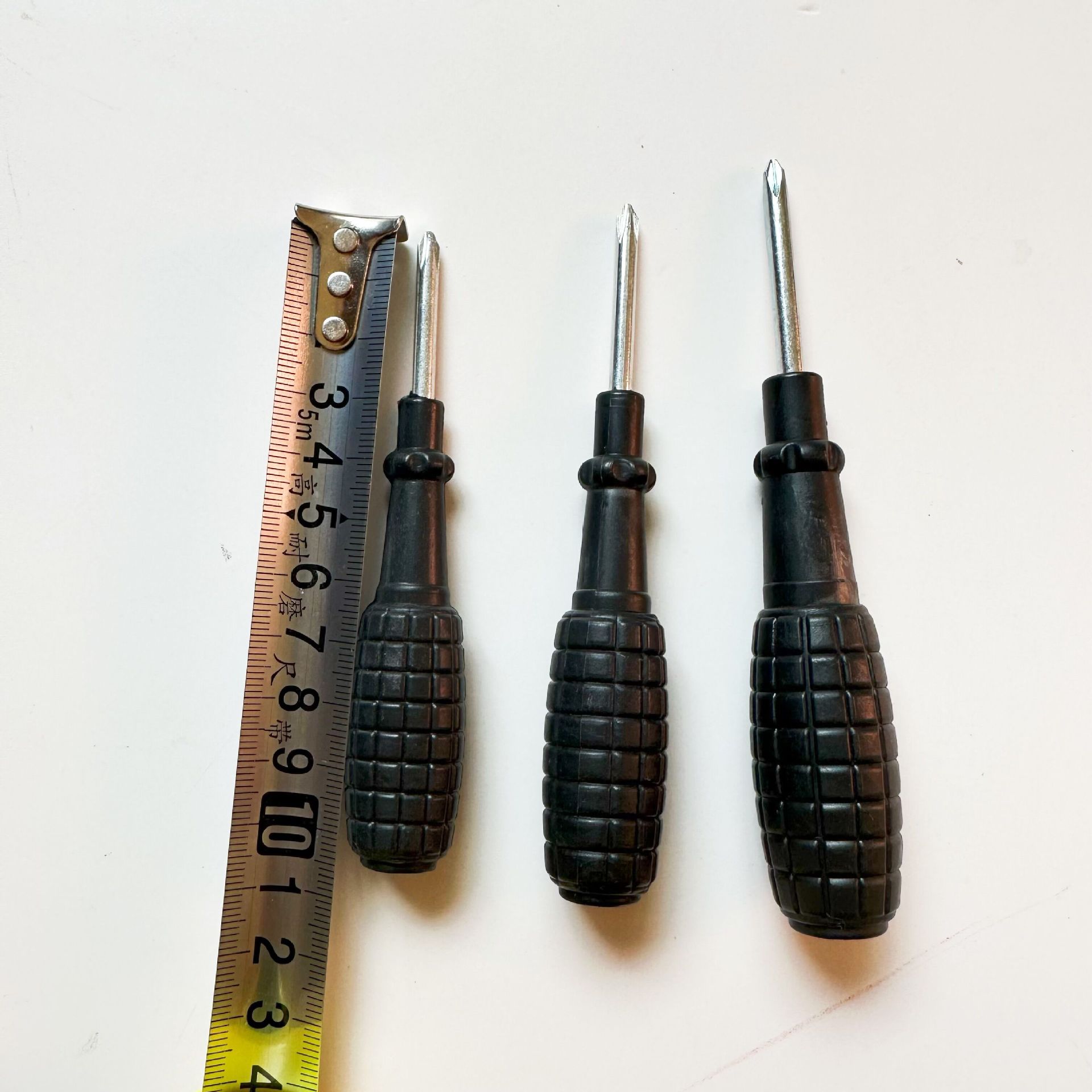 3-inch black-handled small hand grenade screwdriver manufacturer offers a one-time gift of 4.0 plum blossoms for cross-head screwdrivers in stock details Picture