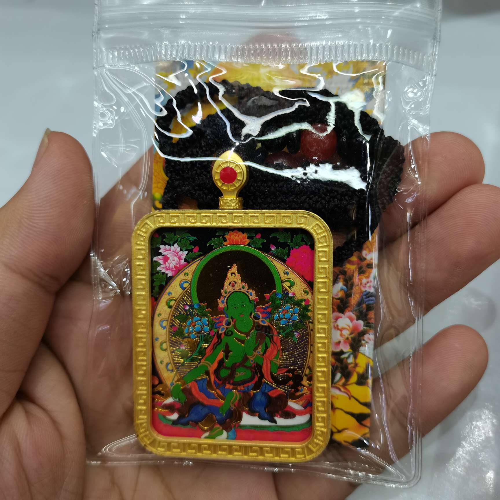 The Gau box Thangka paper core, Guanyin Bodhisattva, green Tara, blue Medicine Master, worn for peace and wealth Specification image