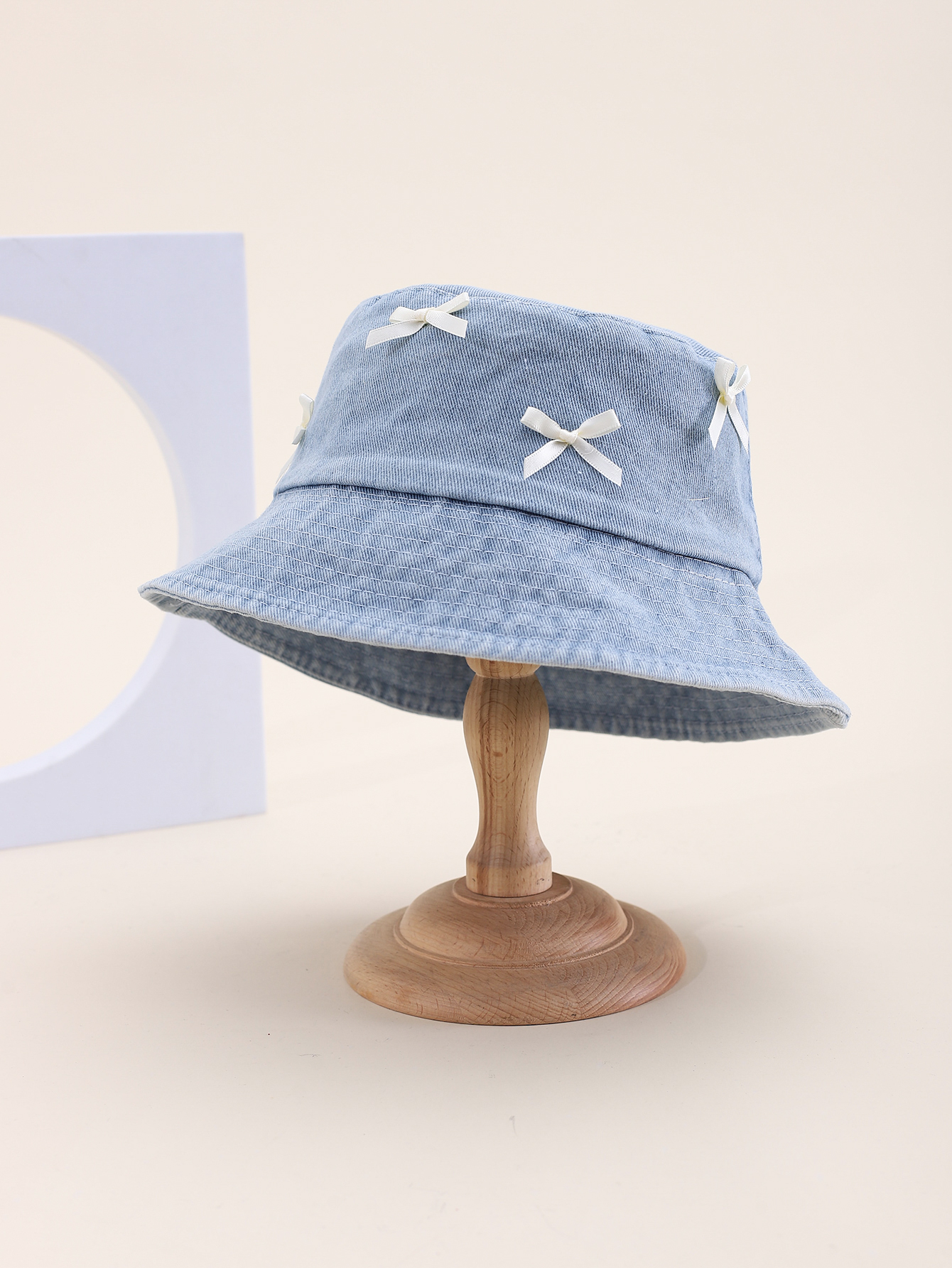 This spring and summer Korean-style simple and irregular bow denim fisherman hat is fashionable and versatile. It is a foldable basin hat for travel, sun protection and shade. It is also an export adult hat with a size of 58CM details Picture
