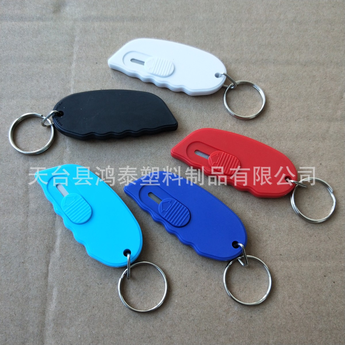 Hot-selling mini keychain unpacking knife, safe and anti-accidental injury, self-rebounding plastic keychain knife details Picture