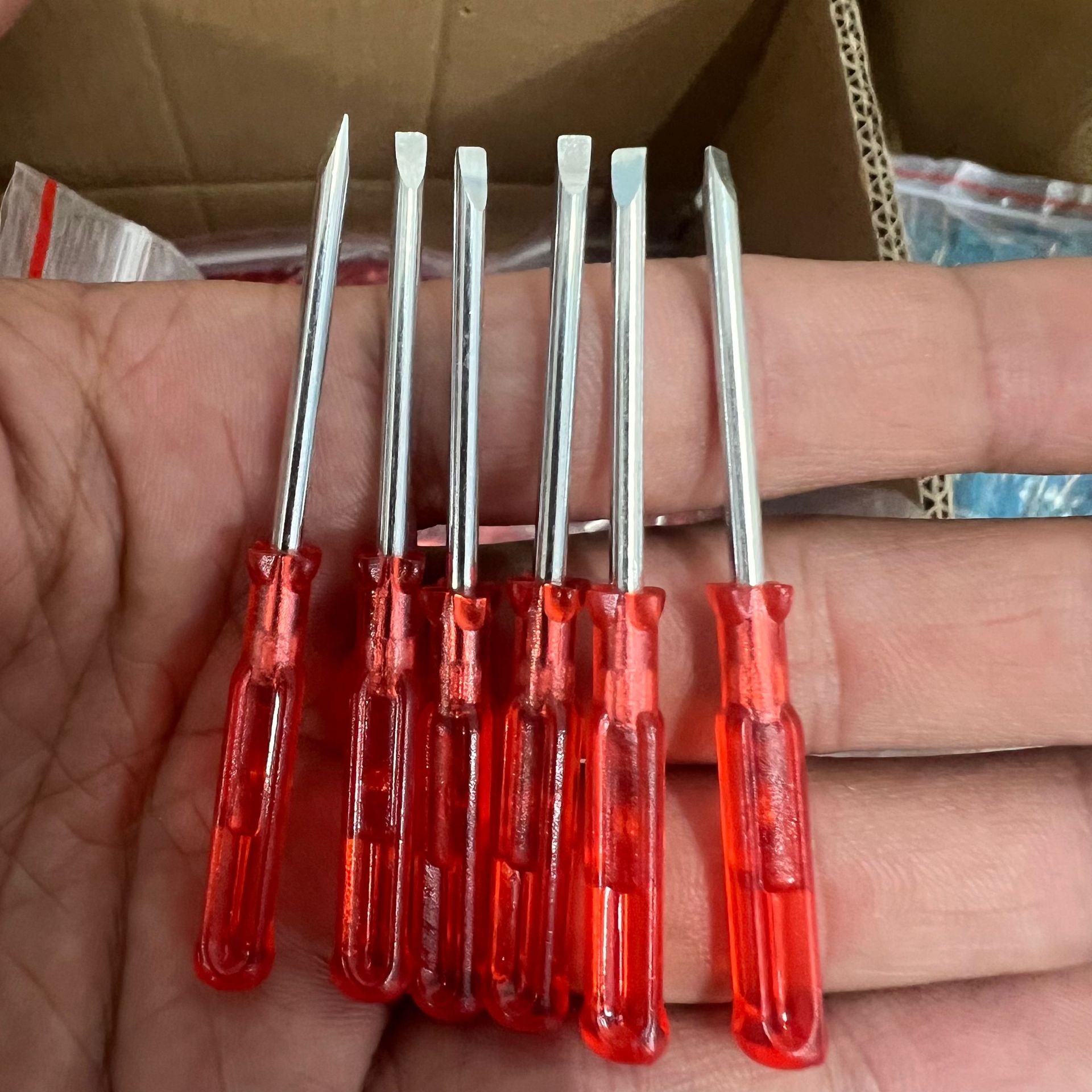 Red crystal handle 2.5-inch screwdriver, 65mm in total length, toy cross-shaped small screwdriver, 45# steel in stock Application Scenario