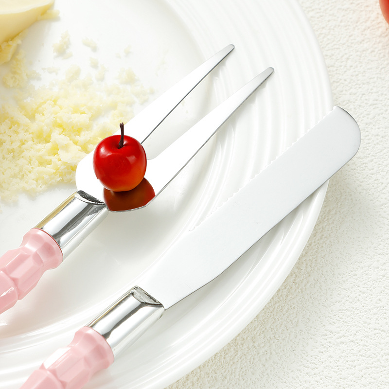 Cross-border stainless steel cheese knife and fork set, crystal handle cheese knife, butter knife, kitchen tools, baking knife manufacturer Application Scenario