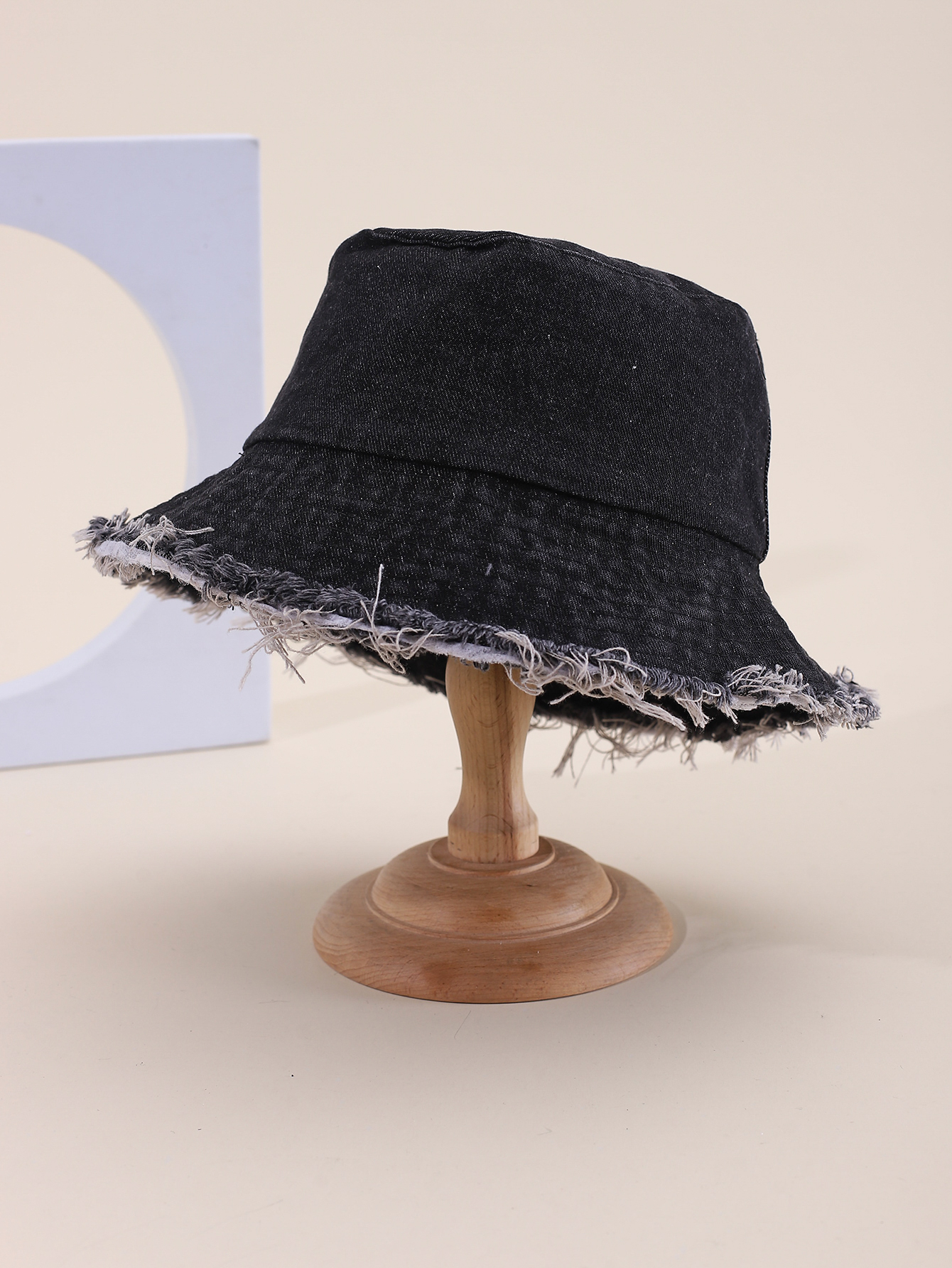 This spring and summer Korean-style simple solid color distressed distressed denim fisherman hat is fashionable and versatile. It is a foldable basin hat for travel, sun protection and shade. It is an adult hat for export, with an average size of 58CM Item Picture