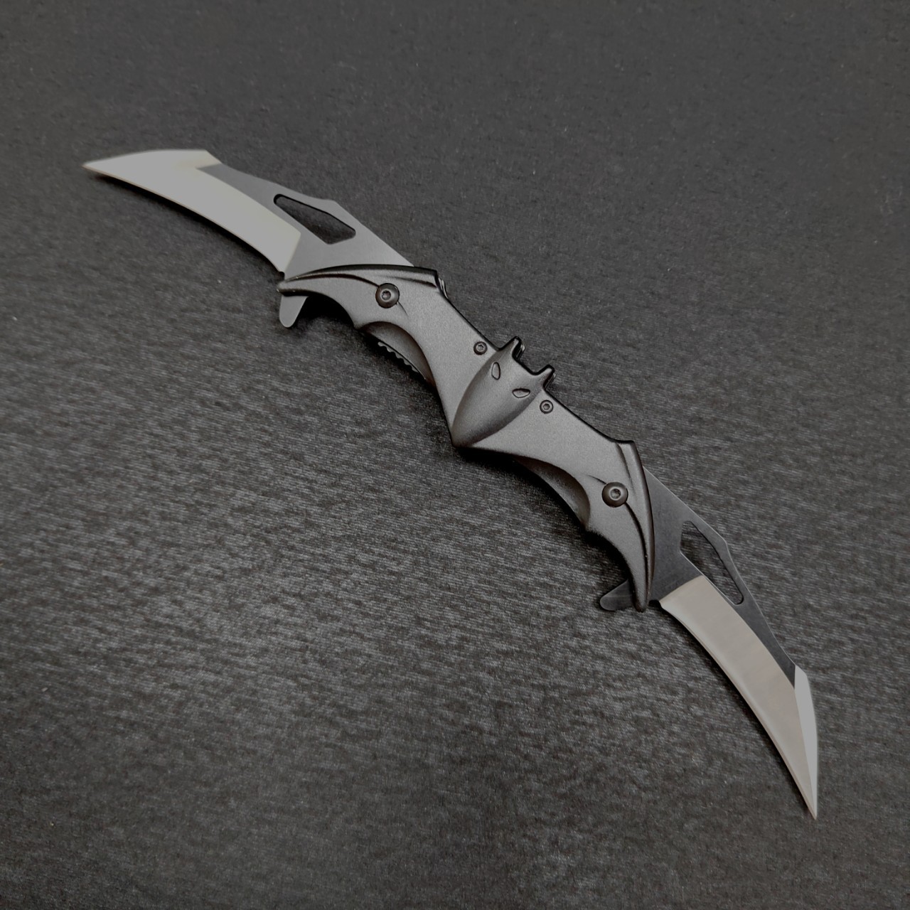 Cross-border exclusive creative outdoor butterfly folding knife, bat knife, aluminum pocket knife, folding knife, multi-functional folding knife, eagle claw knife Specification drawing