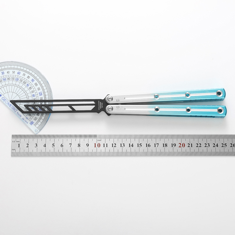 New sea monster folding butterfly knife, bright groove practice training knife, multi-functional hand-swinging fancy knife, squid without cutting edge Specification drawing