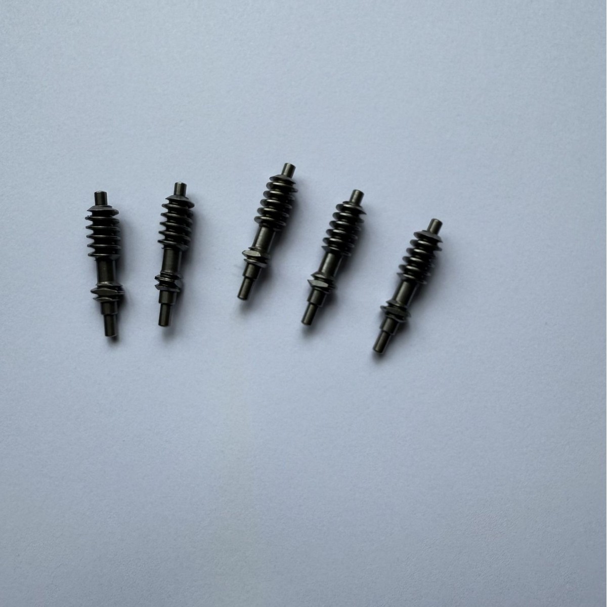The transmission worm electric folding device has a module of 0.67, 1 head, an outer diameter of 7.6, a length of 34, and can be rotated left or right full figure